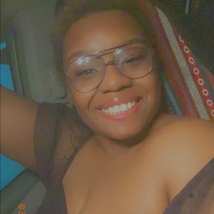 Meet your Posher, Emoni